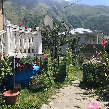 Nino'S Guest House Kazbegi Dış mekan fotoğraf