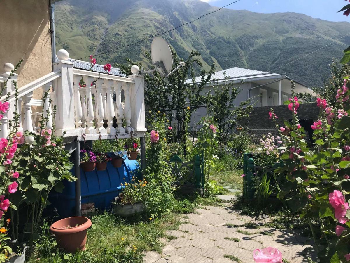 Nino'S Guest House Kazbegi Dış mekan fotoğraf