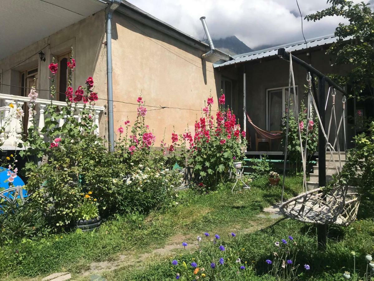 Nino'S Guest House Kazbegi Dış mekan fotoğraf